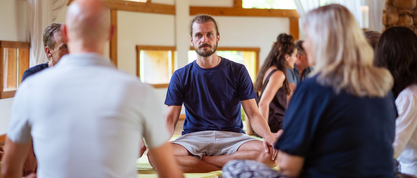 Meditationsrunde im Seminarraum